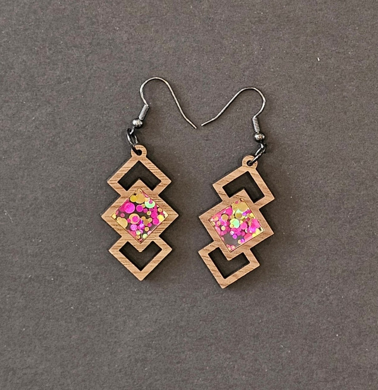 Centre Inlay Rose Earrings. Free Shipping. - Star Squiggle Hash